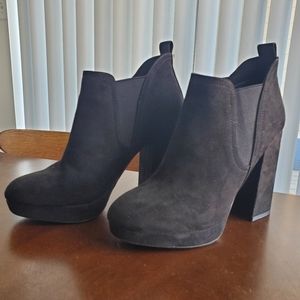 HEELED ANKLE BOOT